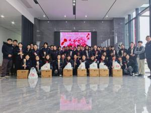 鮮花贈芳華，好禮敬巾幗